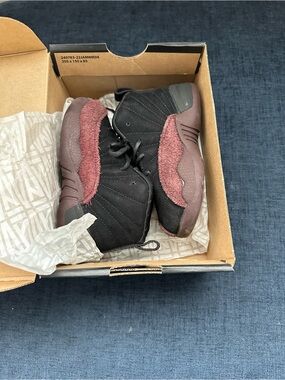 A MA MANIÉRE X JORDAN 12 RETRO SP TD Black/Black/Burgundy Crush